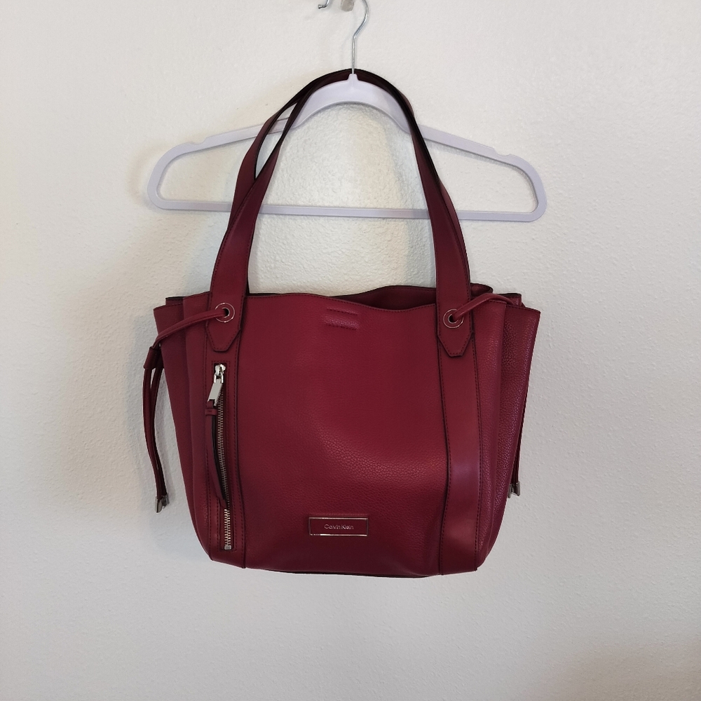 Calvin Klein The Leah Tote Cranberry Sophisticated‎ Professional Modern Classic